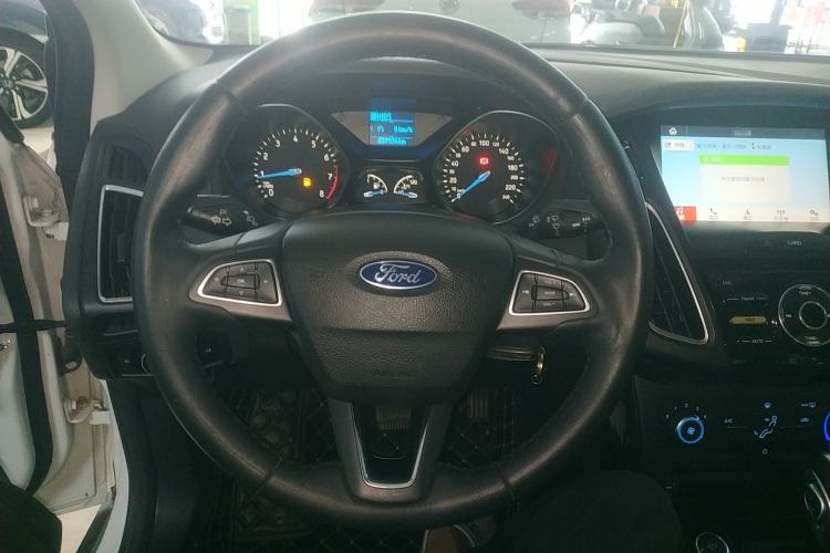 Used Ford Focus 2018 Sedan Classic 1.6L Automatic Trendy SmartDrive Edition
