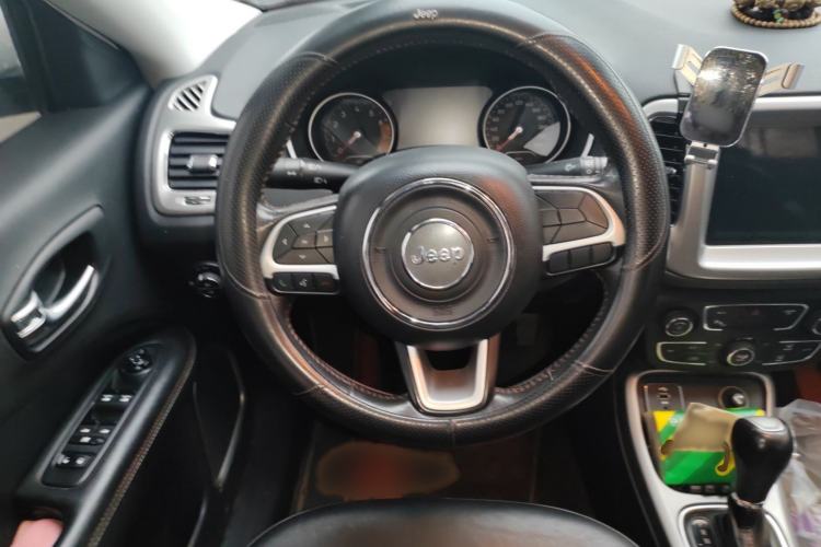 Used  Compass 2017 200T Automatic Family Edition
