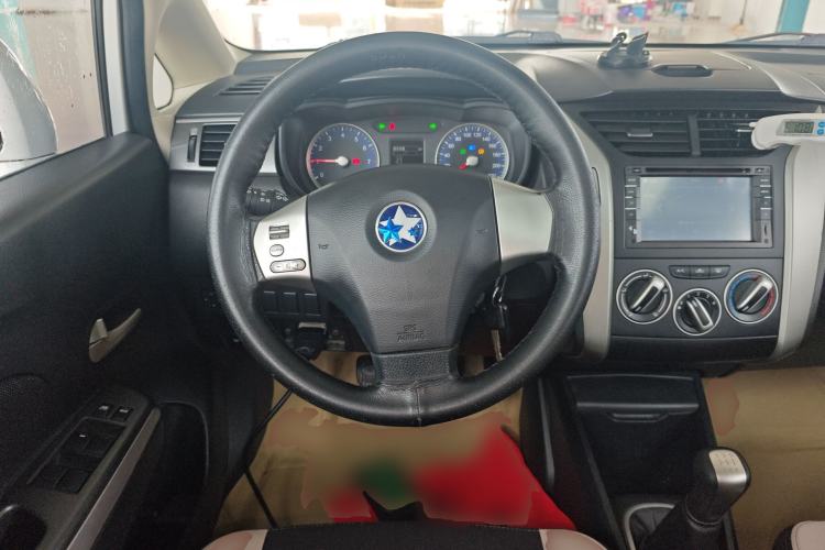 Used Venucia R50X 2015 1.6L Manual Luxury Edition