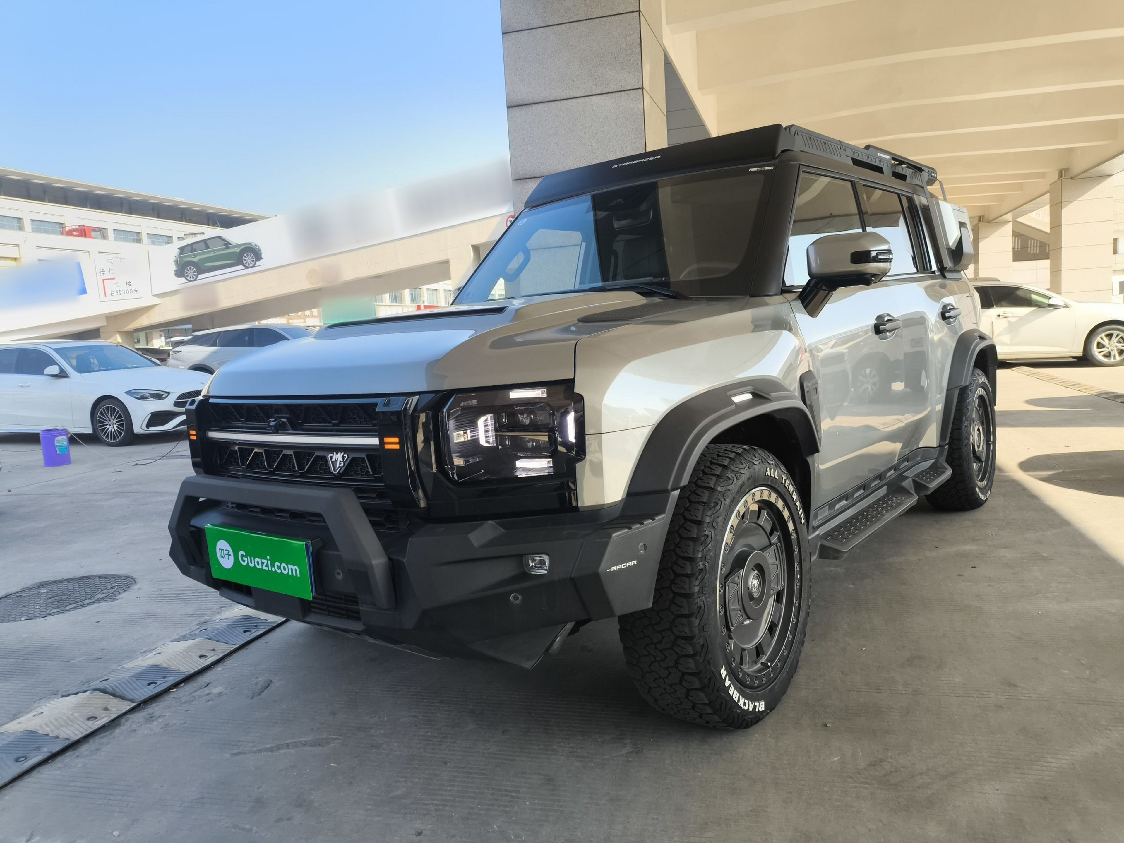 Под передней частью автомобиля