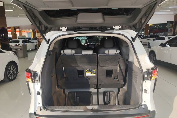 Used Toyota Granvia 2023 2.5L Hybrid Comfort Edition