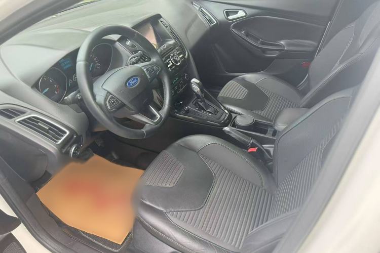 Used Ford Focus 2015 Hatchback 1.6L Automatic Fashion Edition
