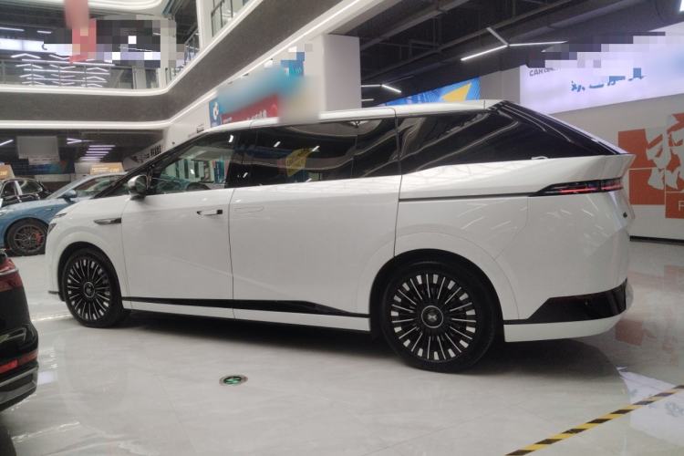 Used XPeng X9 2025 740 Ultra-Long Range Max