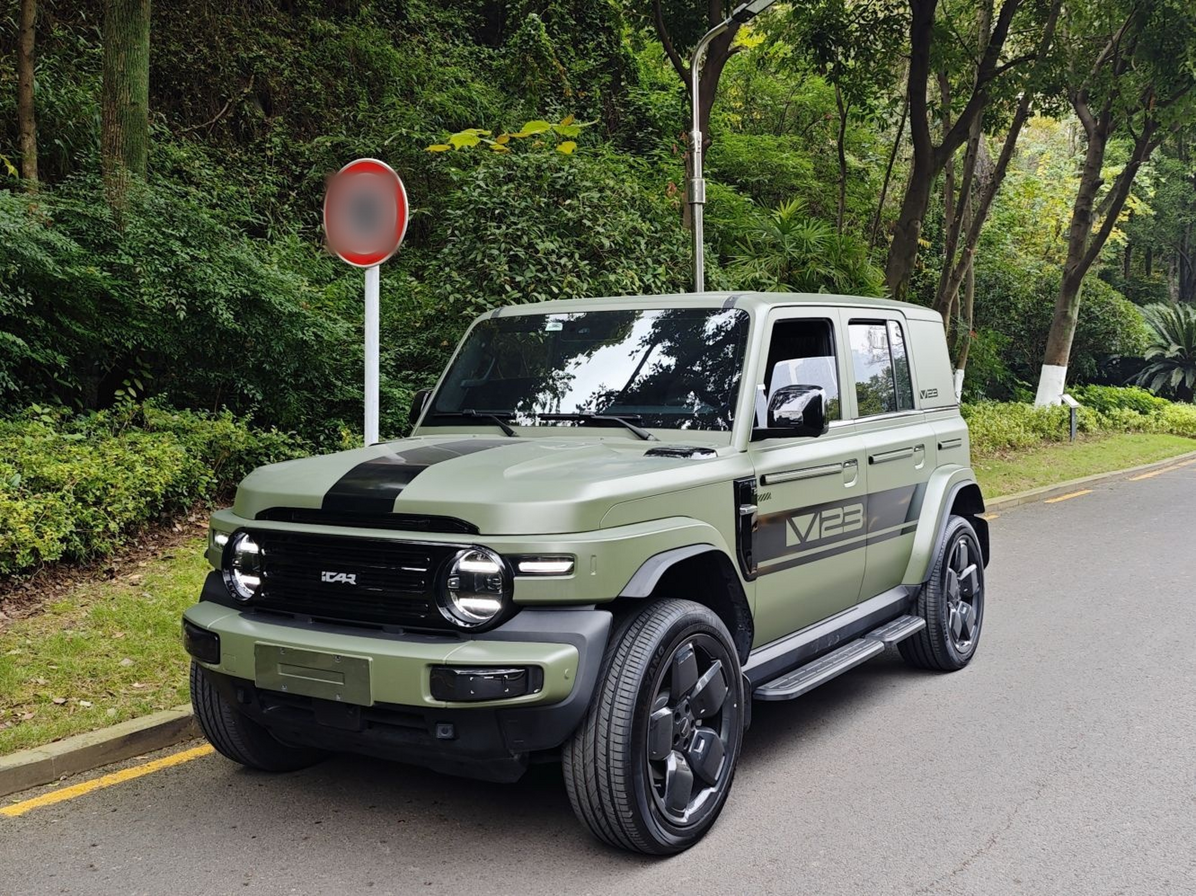 تحت مقدمة السيارة