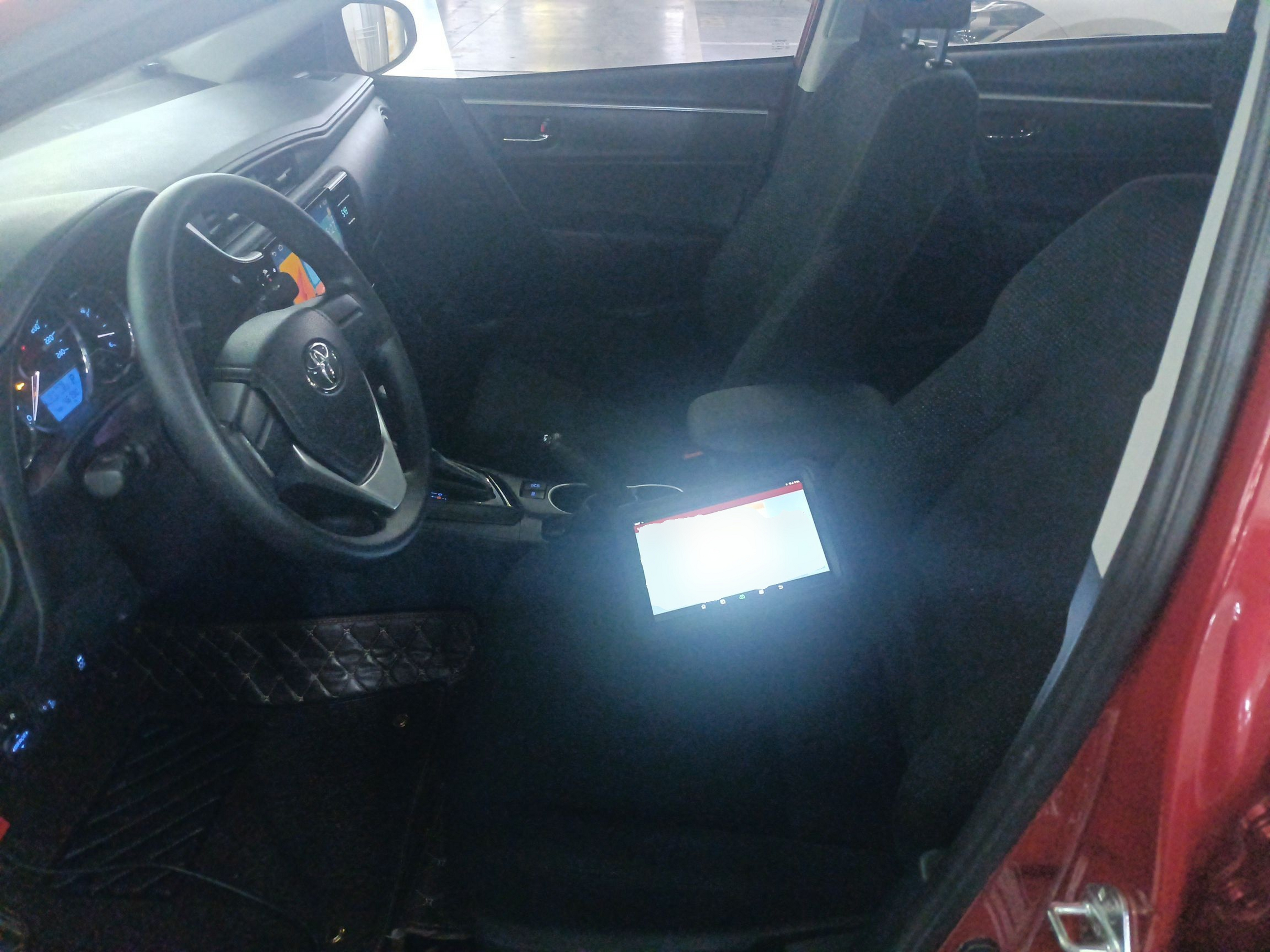 Переднее сиденье в автомобиле