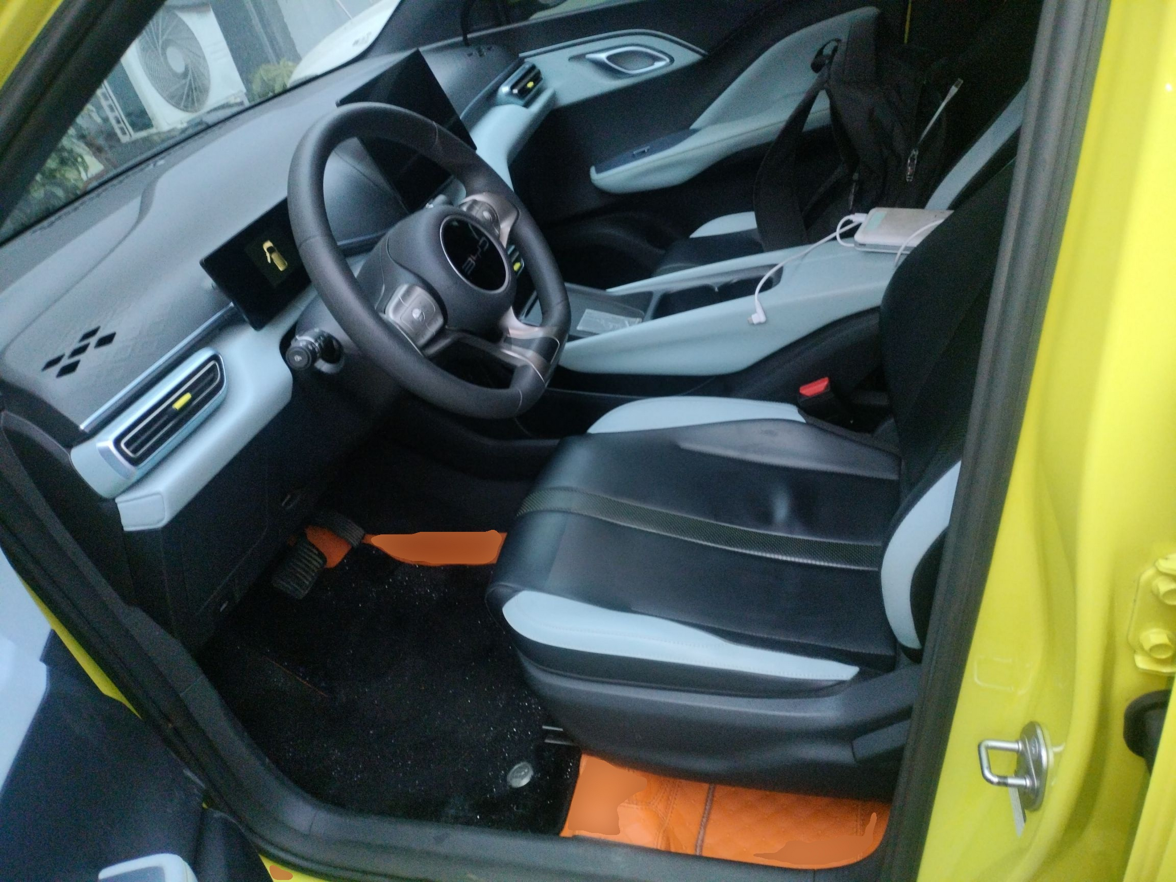 المقاعد الأمامية داخل السيارة