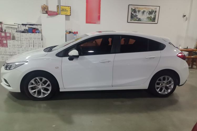 Used Chevrolet Cruze 2017 1.5L Hatchback Automatic Pioneer Sunroof Edition
