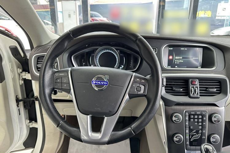 Used Volvo V40 2015 1.6T Zhiyi Edition