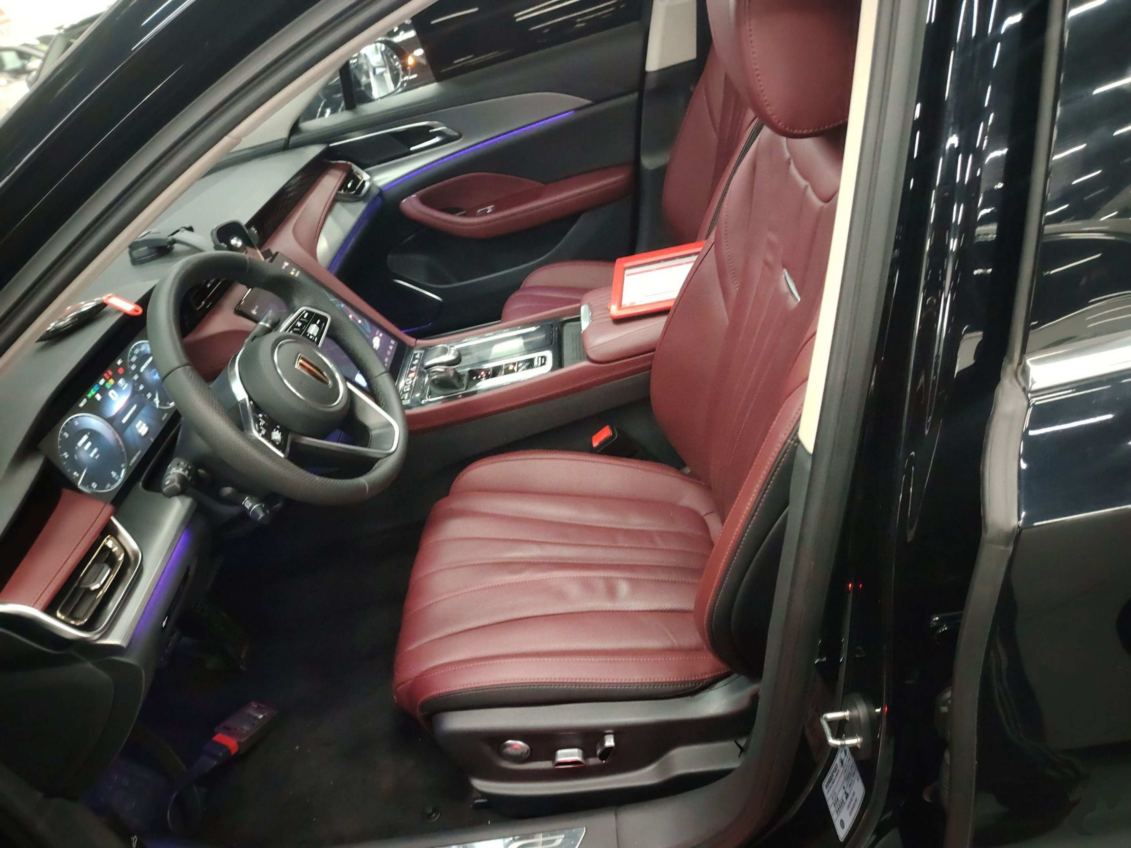 المقاعد الأمامية داخل السيارة