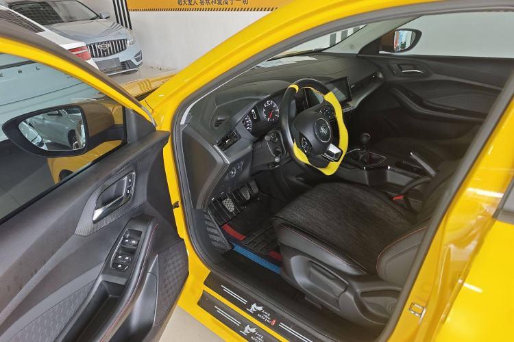 Used MG 5 2021 180 DVVT Manual Youth Luxury Edition
