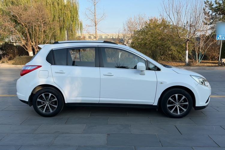 Used Venucia R50 2015 1.6L Automatic Fashion Edition