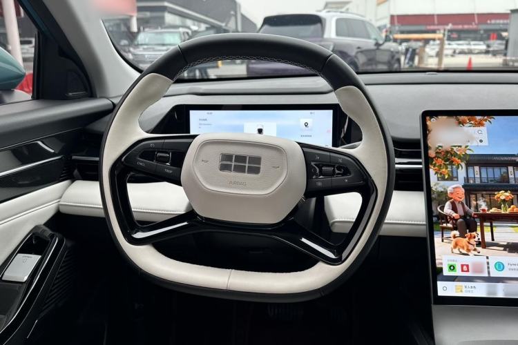 Used  L6 2023 125km MAX
