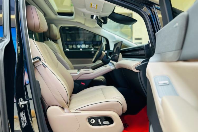 Used XPeng X9 2025 740 Ultra-Long Range Max
