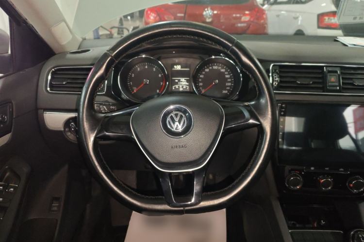 Used Volkswagen Sagitar 2015 1.6L Manual Comfort Model