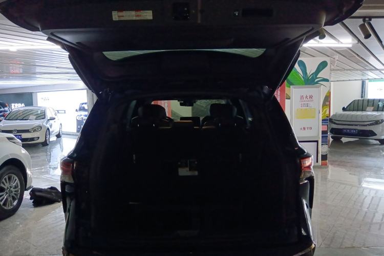 Used Toyota Granvia 2023 2.5L Hybrid Flagship VIP Edition
