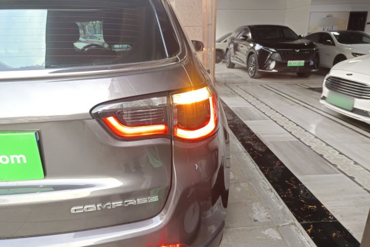 Used  Compass 2019 220T Automatic Family Edition
