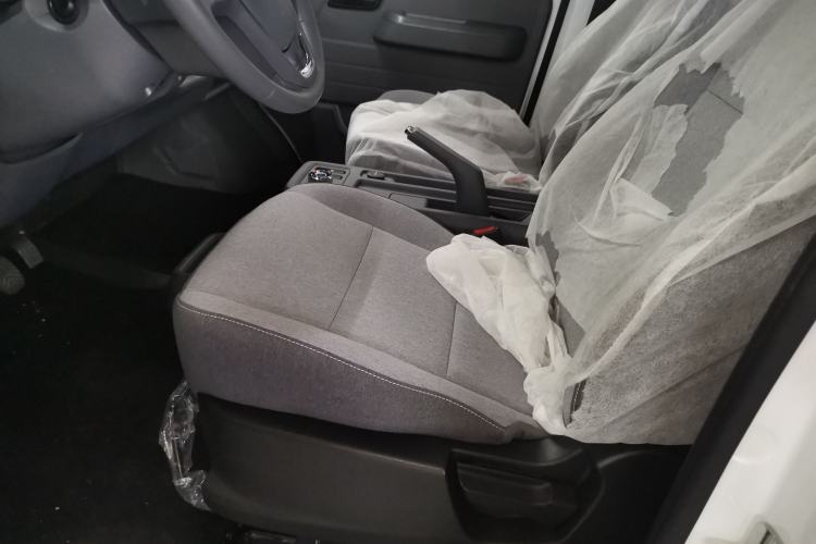 Used Wuling Yangguang 2025 Model 310KM Bus Edition—Customized by CATL
