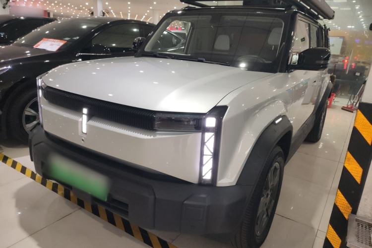 Used iCAR 03 2024 401km Range Two-Wheel Drive Coffee Entrepreneur Edition