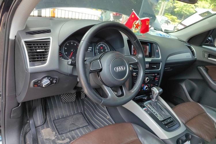 Used Audi Q5 2017 Plus 40 TFSI Ambition Model
