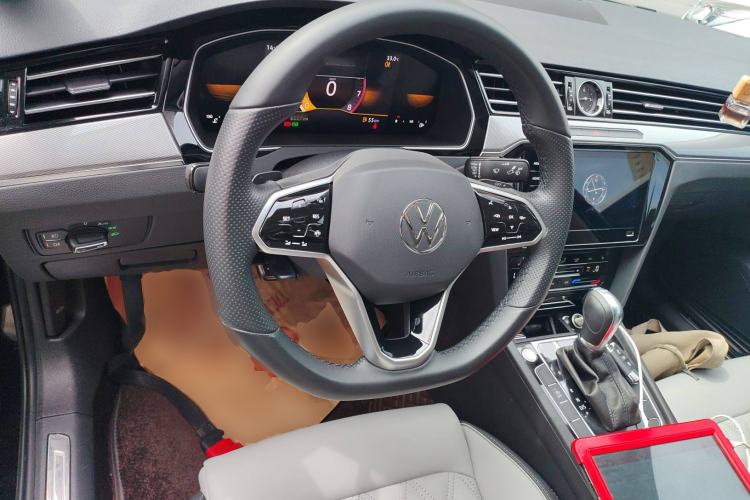 Used Volkswagen Magotan 2023 2 Million Units Limited Edition 330TSI DSG Leading Version
