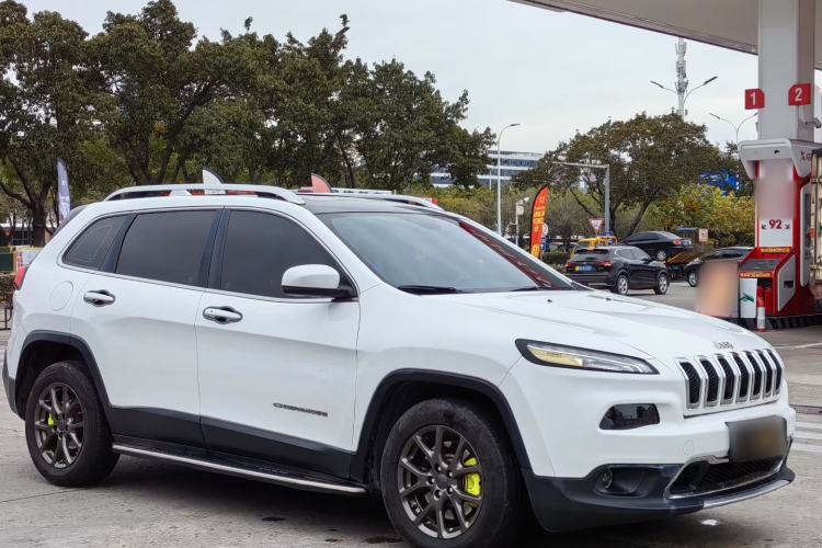 Used  Cherokee 2017 2.0L Superior Edition
