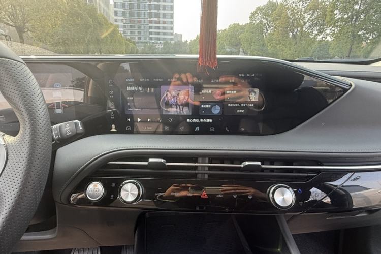 Used Dongfeng Aeolus Huge 2022 Mach Dual-Motor 1.5T MHD Dare-to-Dream Edition