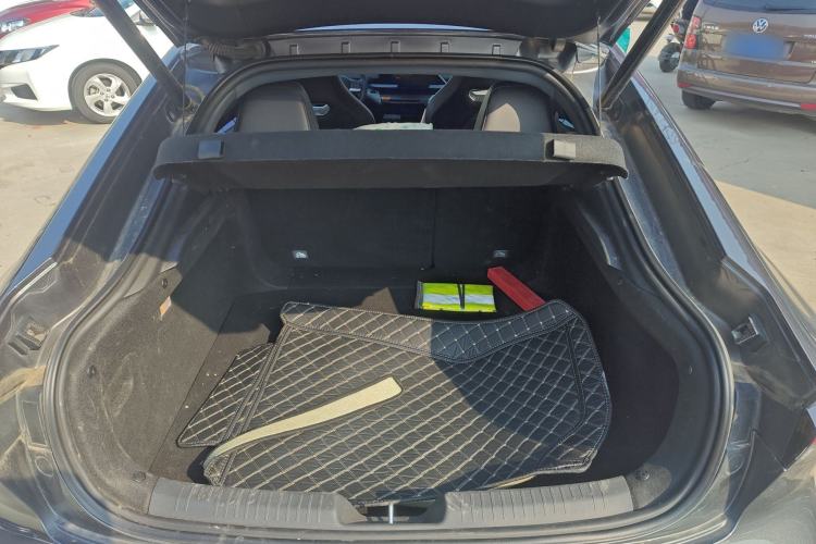 Used Changan UNI-V iDD 2024 Blue Whale Smart Electric iDD 136km ZhiKu Model
