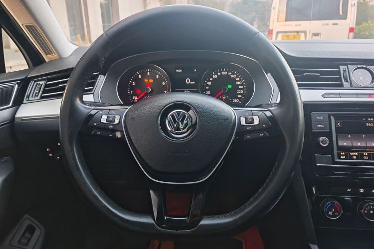 Used Volkswagen Magotan 2019 330TSI DSG Leading Model China VI Standard
