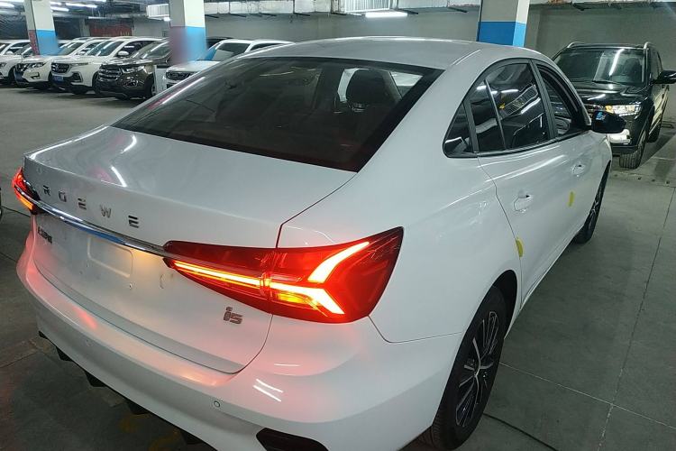 Used Roewe i5 2021 1.5L CVT Platinum Edition
