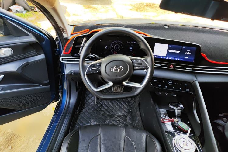 Used Hyundai Elantra 2022 1.5L CVT LUX Prestige Edition
