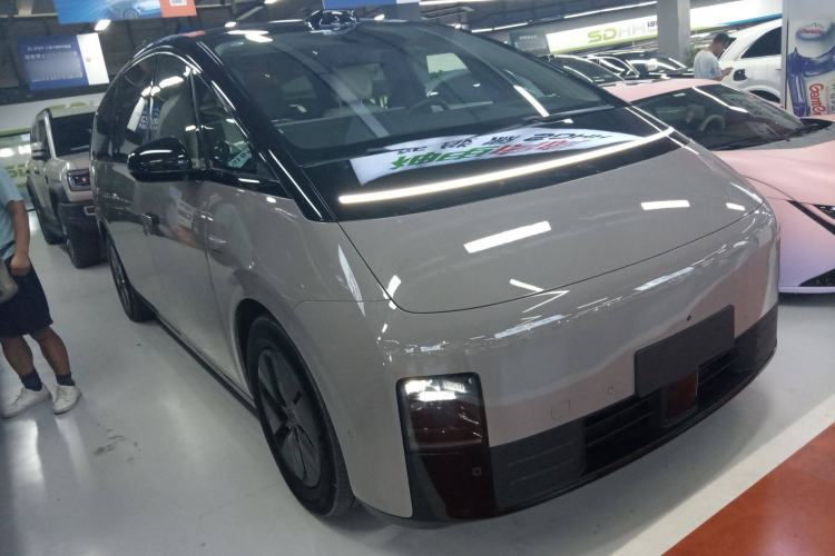 Used Li Auto MEGA 2024 Ultra Model
