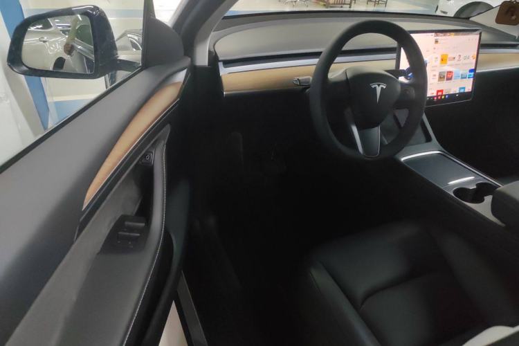 Used Tesla Model Y 2021 Long-Range All-Wheel-Drive Version
