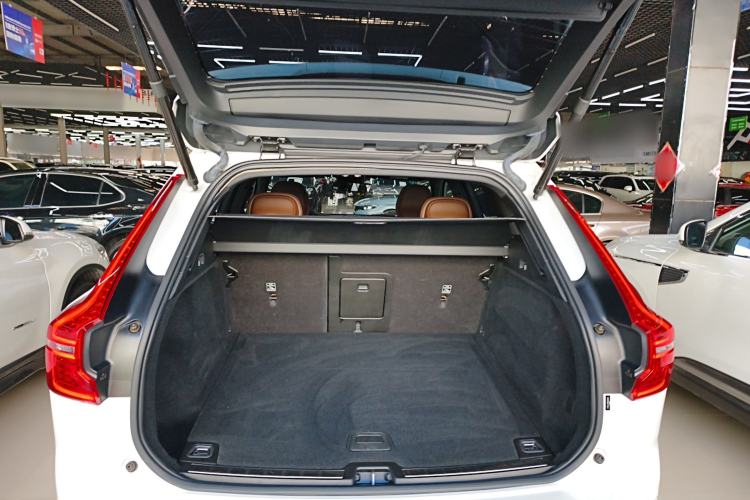 Used Volvo XC60 2022 B5 4x4 Zhiyi Luxury Edition
