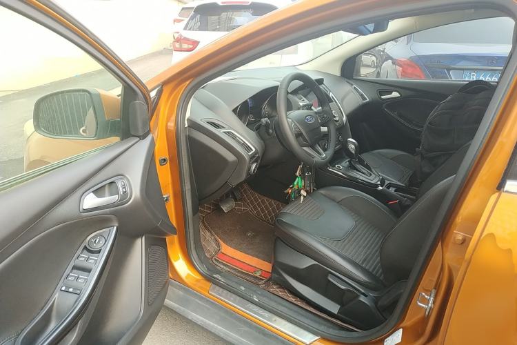 Used Ford Focus 2015 Hatchback 1.6L Automatic Fashion Edition
