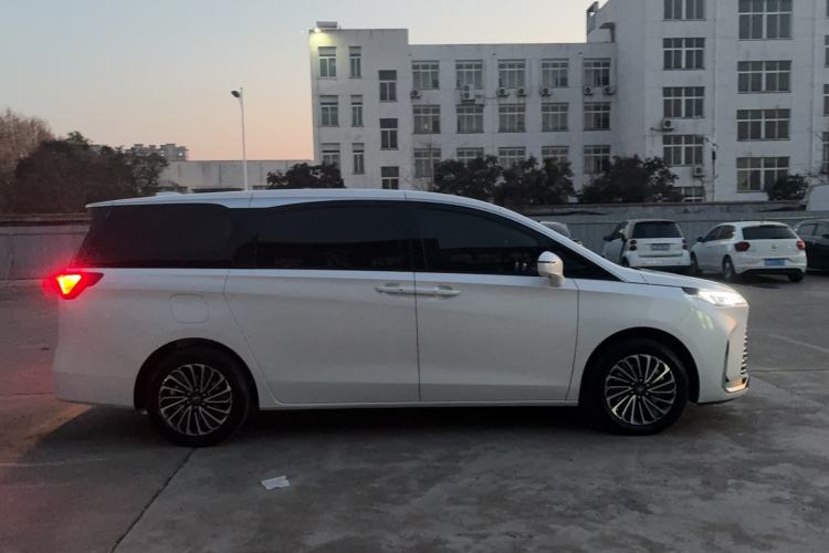 Used Buick GL8 New Energy 2025 Lu Shang Luxury Edition 7-Seater