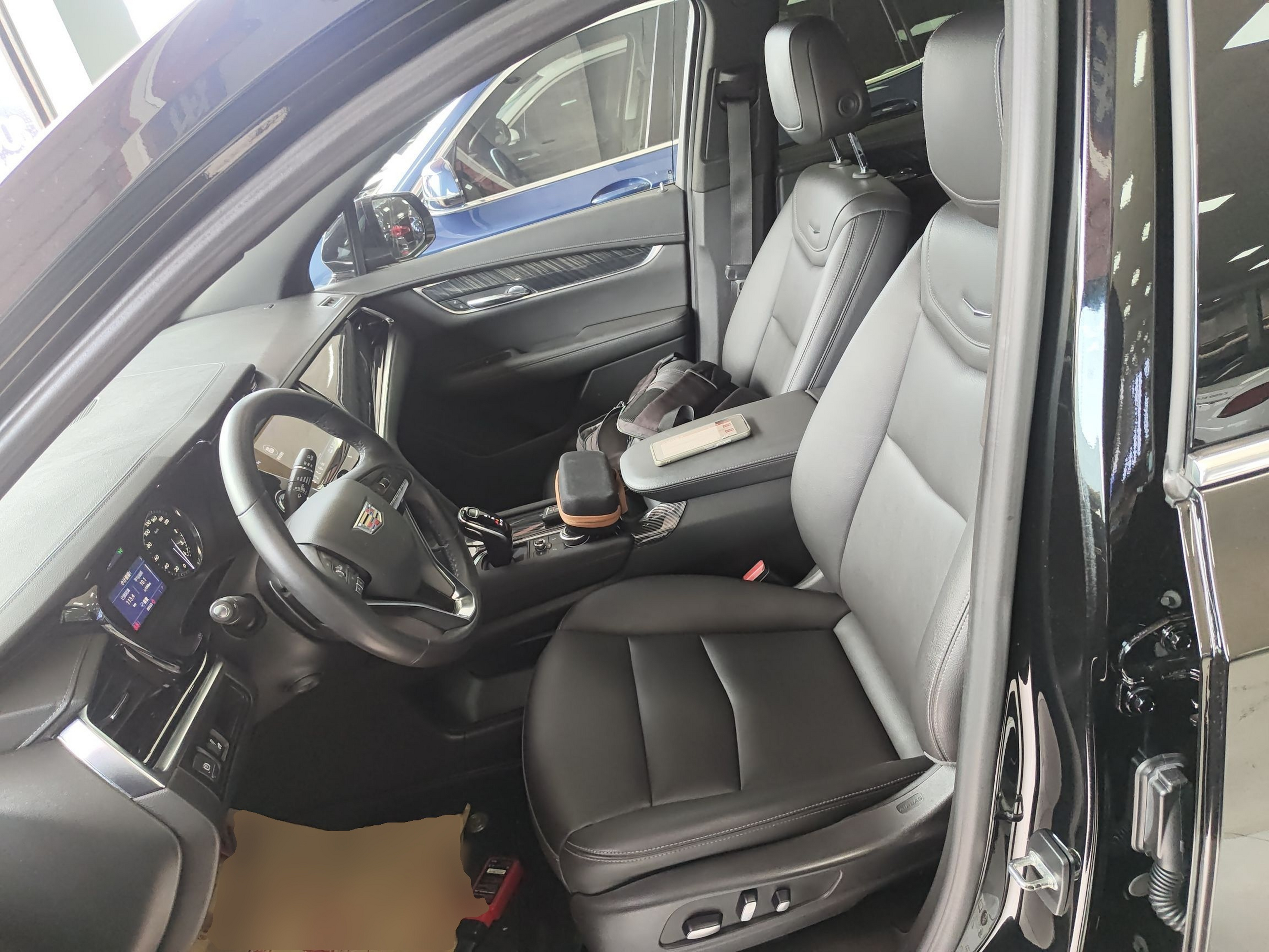 Переднее сиденье в автомобиле