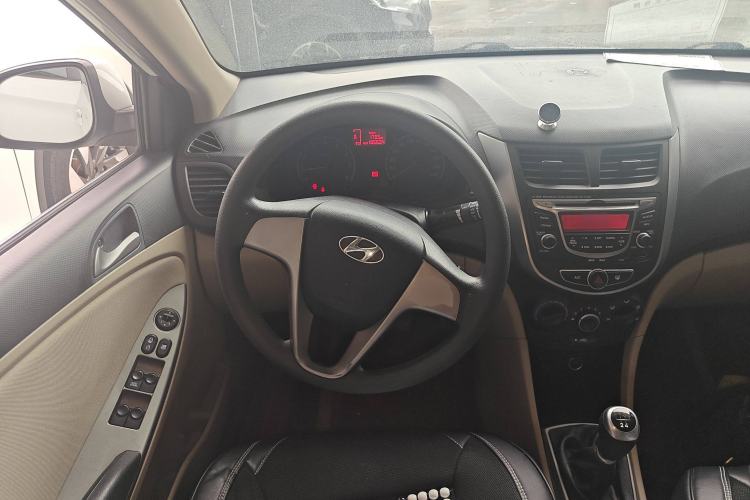 Used Hyundai Verna 2014 1.4L Manual Smart GLS Trim
