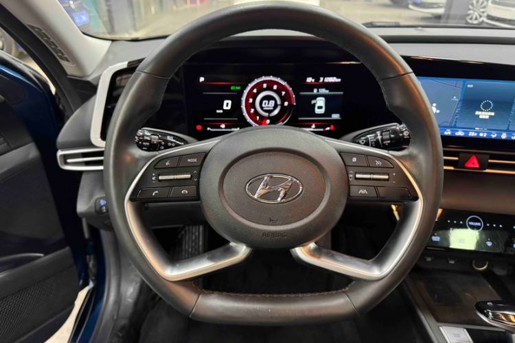 Used Hyundai Elantra 2021 1.5L CVT LUX Prestige Edition
