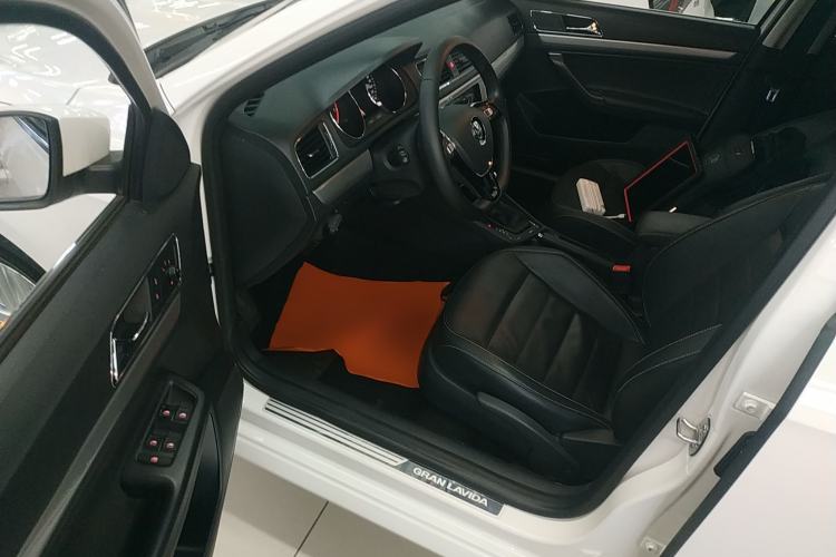 Used Volkswagen Gran Lavida 2017 1.6L Automatic Comfort Edition
