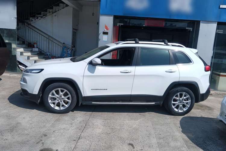 Used  Cherokee 2016 2.0L Superior Edition