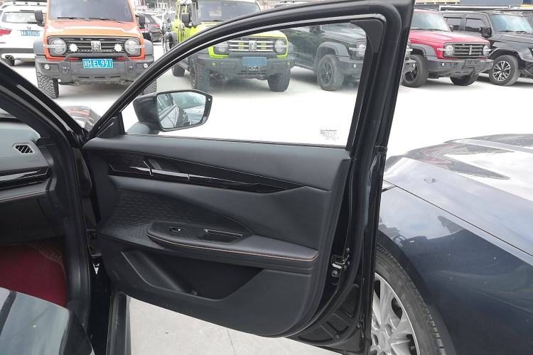 Used Changan UNI-V 2025 1.5T 500Bar Prestige Version
