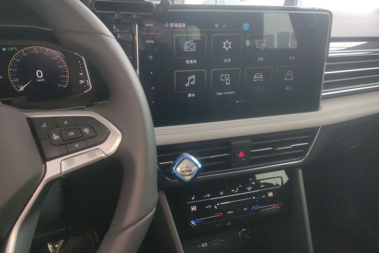 Used Volkswagen Tiguan L 2024 Outstanding Model 330TSI Automatic Two-Wheel Drive R-Line Dragon Glory Edition
