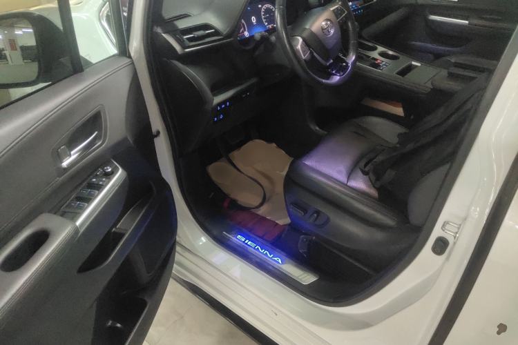 Used Toyota Sienna 2021 2.5L Hybrid Ultimate Edition
