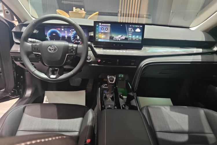 Used Toyota Camry 2024 Dual-Motor 2.0 HGVP Luxury Edition
