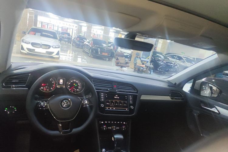 Used Volkswagen Tiguan L 2017 330TSI Automatic Two-Wheel Drive Flagship Edition
