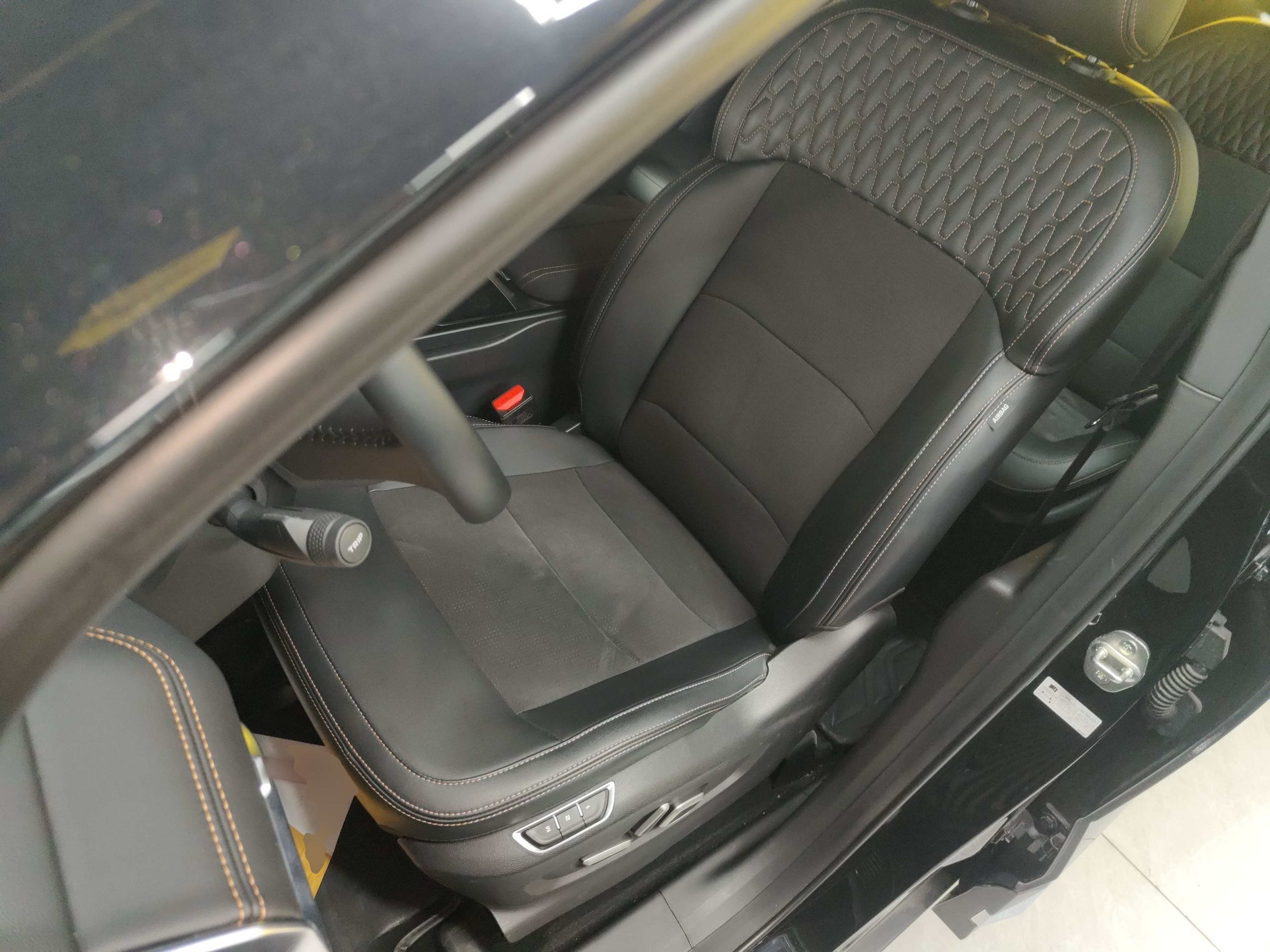 Переднее сиденье в автомобиле