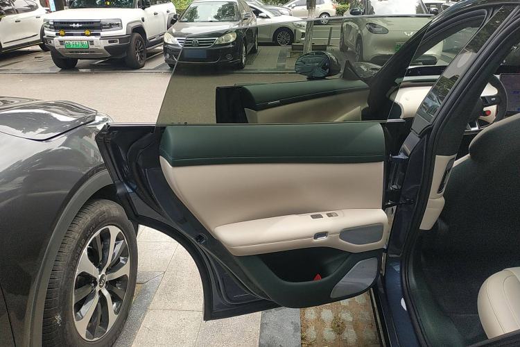 Used  YU7 2025 Ultra-Long Range High-Performance All-Wheel-Drive Max Edition
