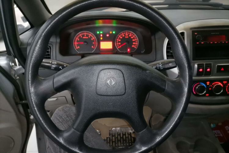 Used FORTHING Lingzhi 2015 M3 1.6L 7-Seater Standard Model
