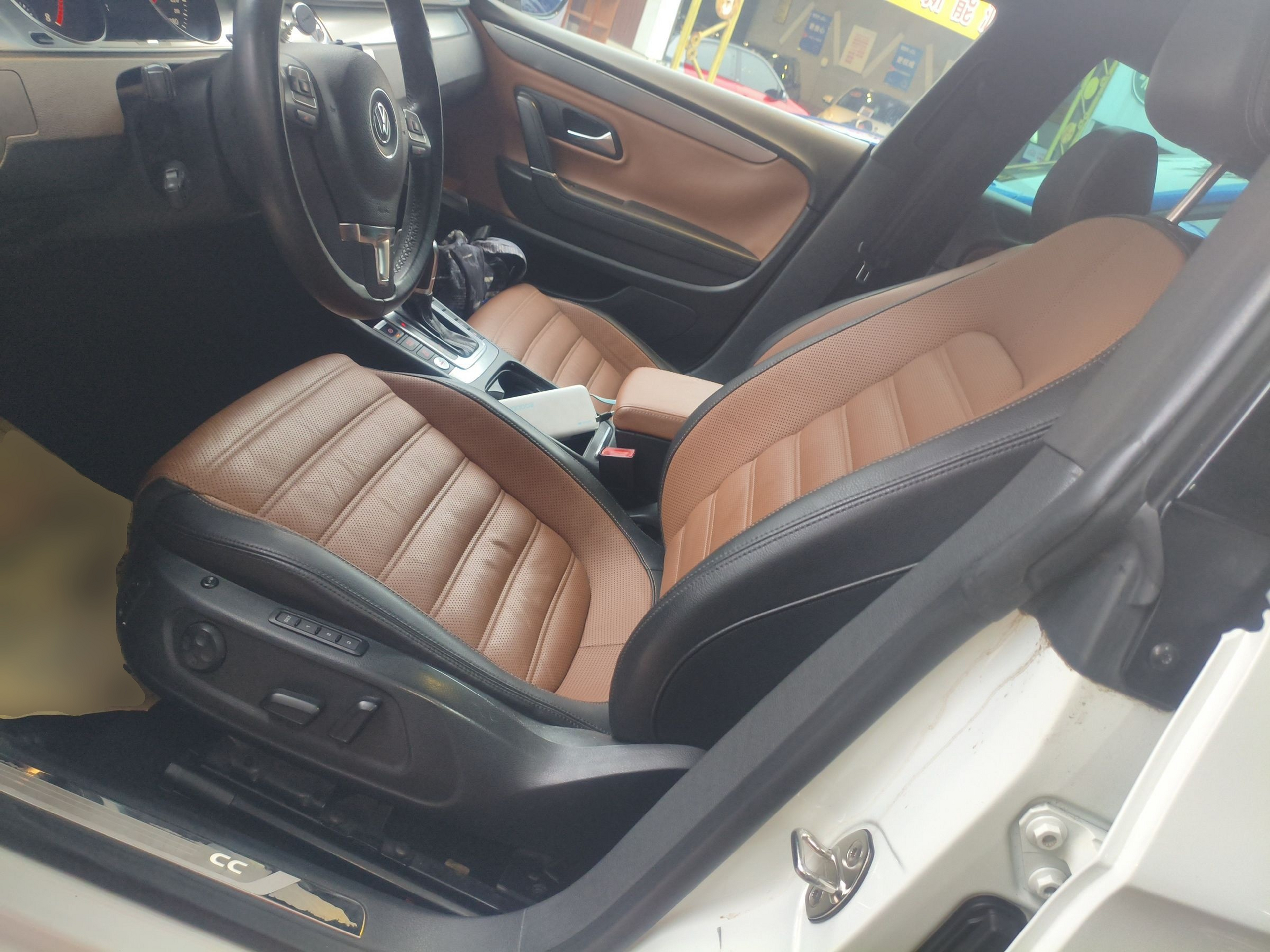 Переднее сиденье в автомобиле