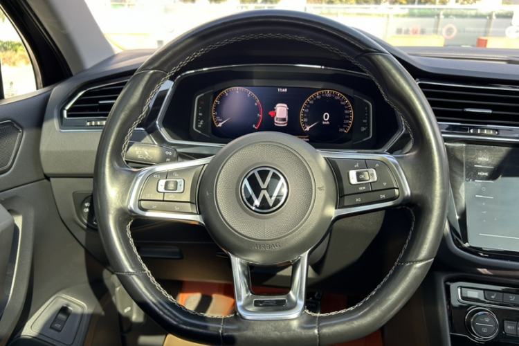 Used Volkswagen Tiguan L 2021 330TSI Automatic Two-Wheel Drive R-Line Enhanced Edition
